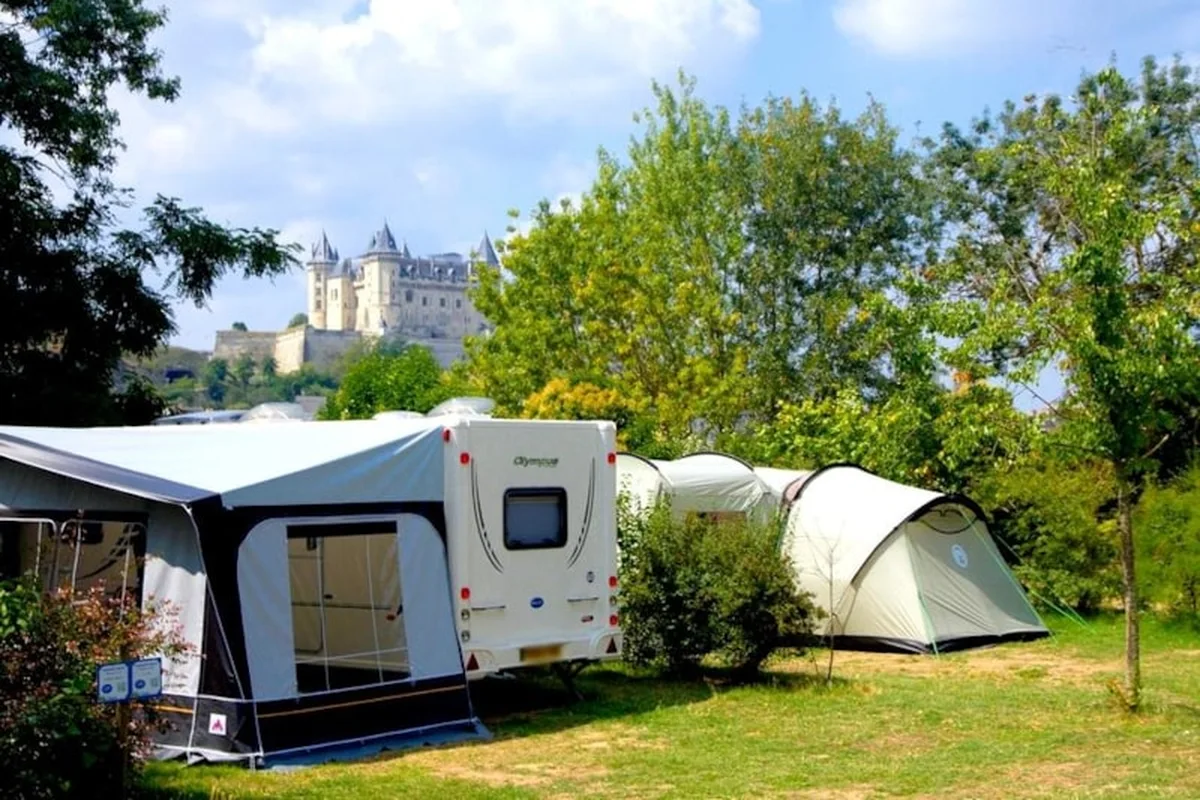 camping location emplacement caravaning maine et loire